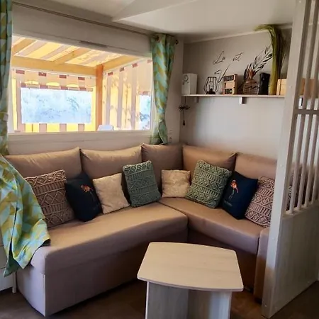 Bungalow De 3 Chambres Avec Piscine Partagee Et Terrasse Amenagee A A 6 Km De La Les Mathes