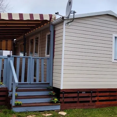 Сasa de vacaciones Bungalow De 3 Chambres Avec Piscine Partagee Et Terrasse Amenagee A A 6 Km De La *